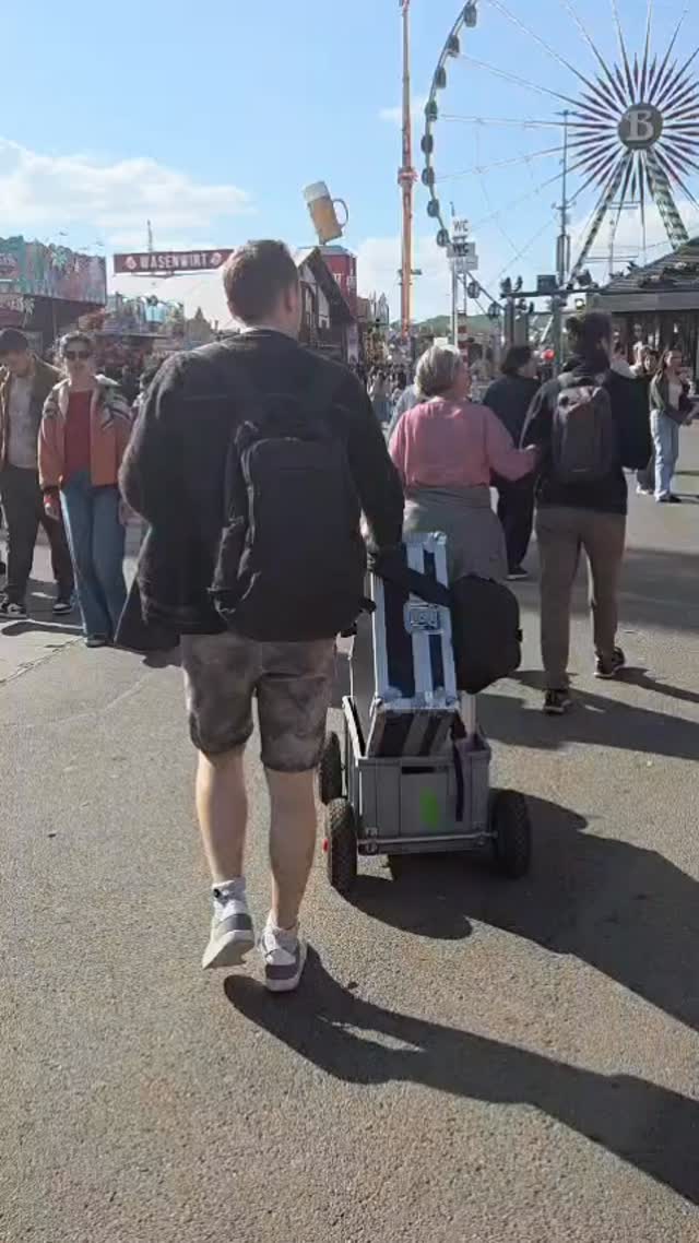 Instagram-Beitrag: Aufbau auf einem Volksfestgelände mit Riesenrad